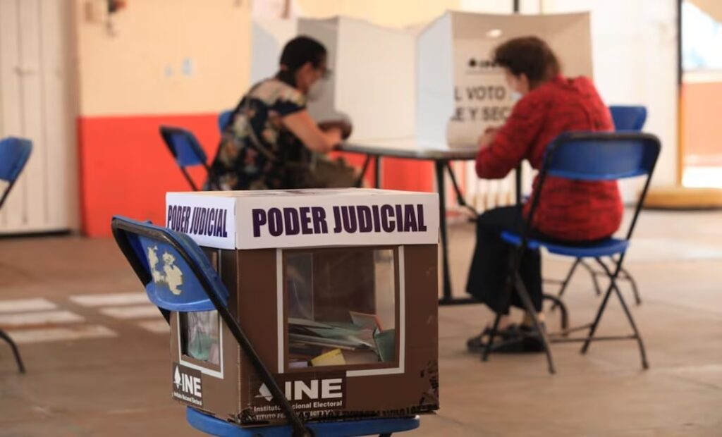 Se propone que en caso de vacante de elección judicial exista una elección extraordinaria