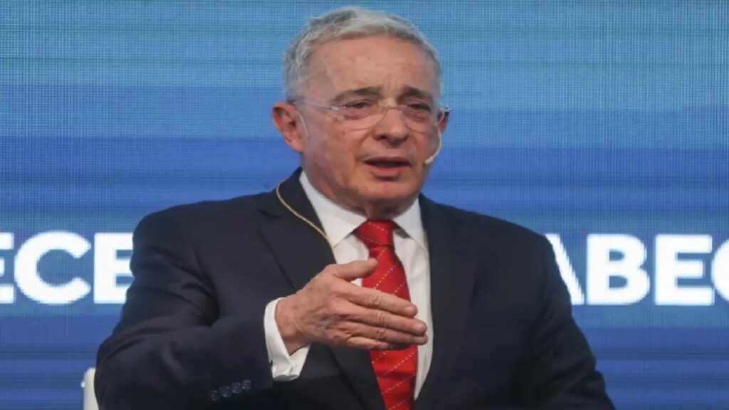 La Fiscalía de Colombia solicita prisión domiciliaria para Álvaro Uribe