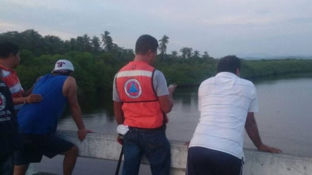 Niño cae a estero con cocodrilos; suspenden búsqueda de su cuerpo