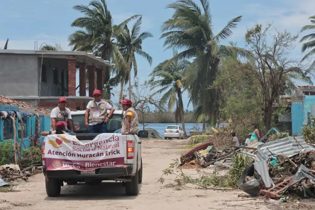 Gobierno destina más de 2 mil mdp en apoyo a damnificados por huracán Erick