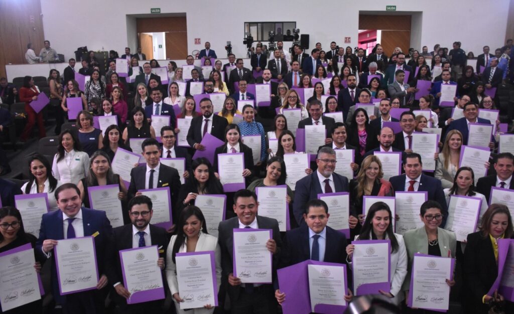 INE entrega constancias de mayoría a jueces y magistrados electos