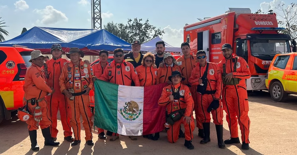 Topos Azteca presentes en labores de rescate tras devastadoras inundaciones en Texas; internautas les aplauden