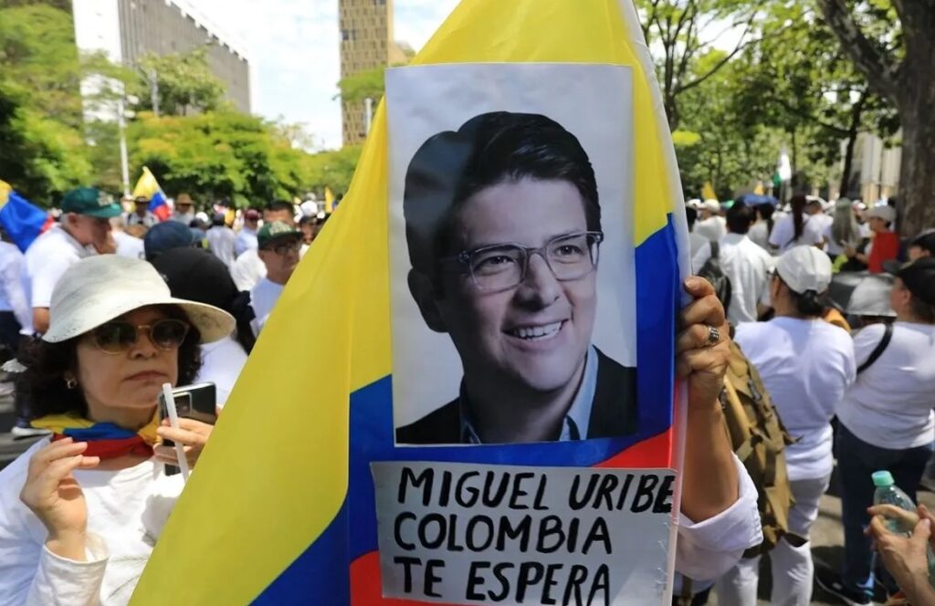 Principal sospechoso de atentado al senador colombiano es acusado de asesinar a comerciante mexicano