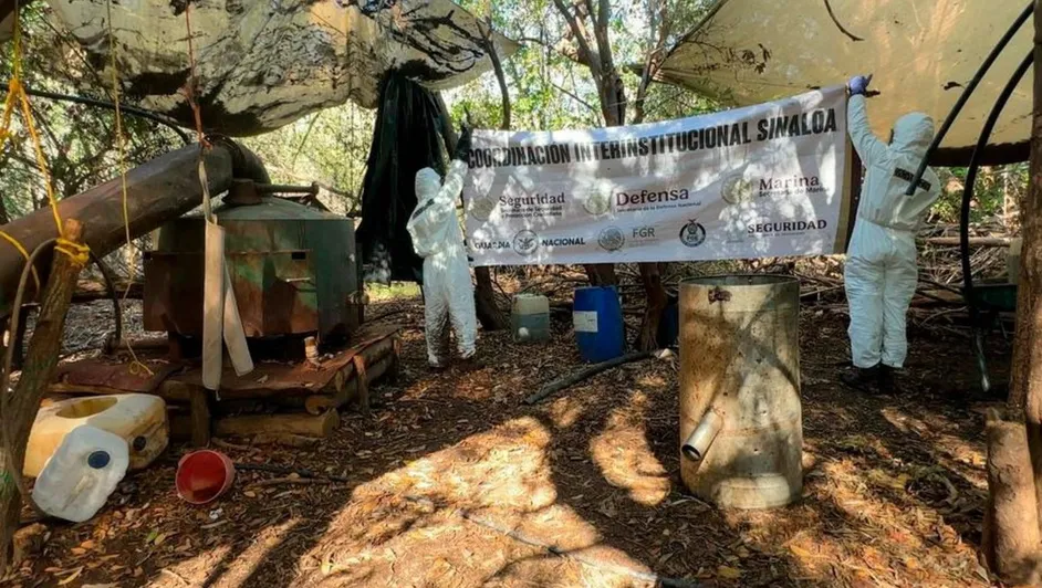 Marina neutraliza dos narcolaboratorios y decomisa 5 toneladas de metanfetamina
