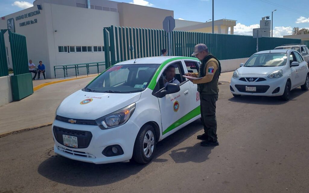 Hasta mil taxis piratas circulan en Durango; anuncian nuevos operativos