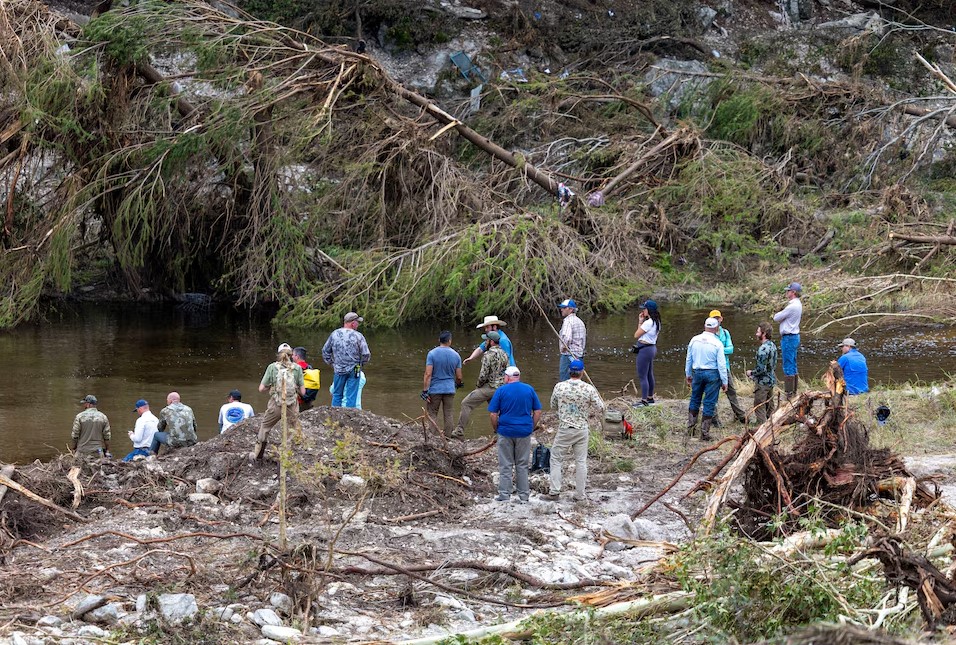 Inundaciones en Texas suman 129 muertos; suspenden búsqueda de víctimas por riesgo de lluvias