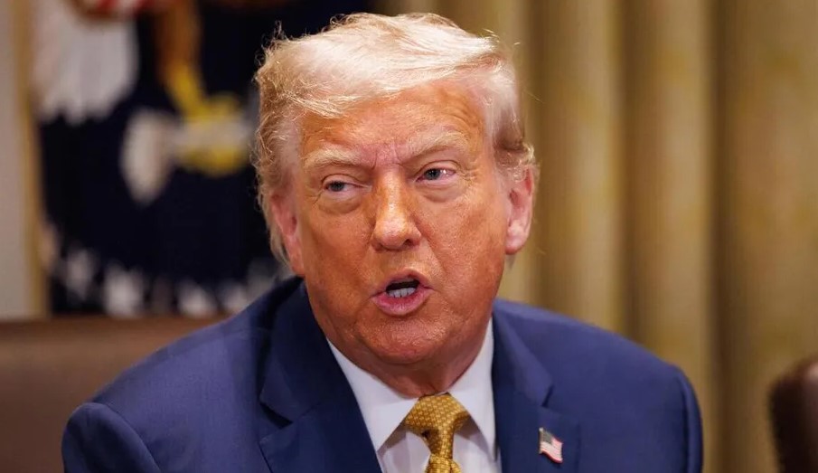 La polémica imagen del presidente Donald Trump como ‘Superman’ desata debate