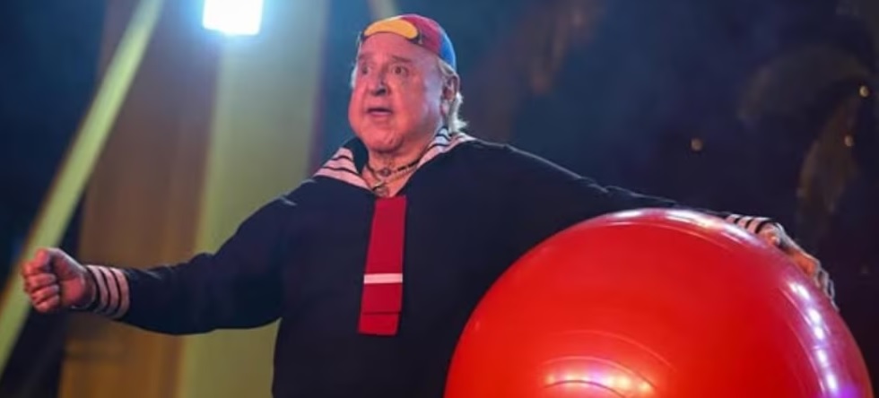 VIDEO: Carlos Villagrán revive a ‘Quico’ a sus 81 años en un show circense lleno de nostalgia