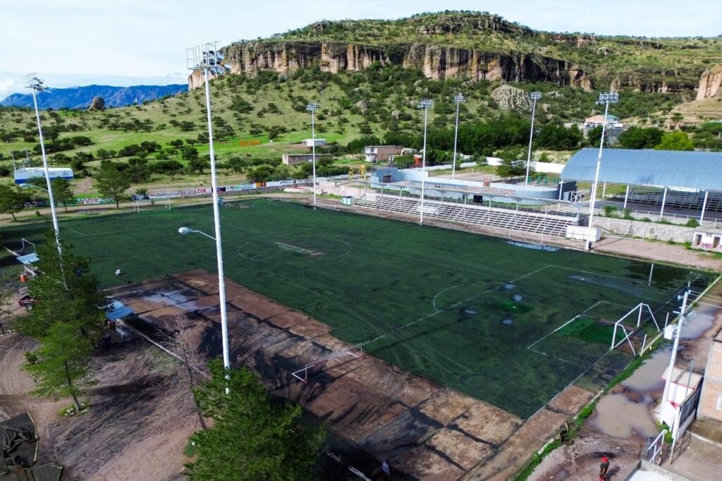 Inician trabajos de rehabilitación en el campo de futbol El Volcán en Santiago Papasquiaro