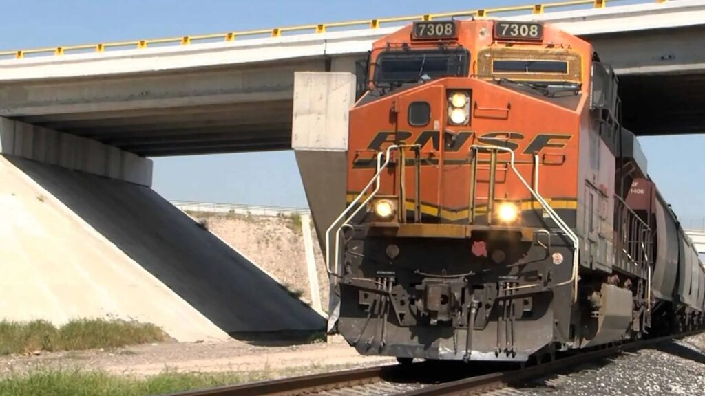 Cayó sobre las vías y el tren lo dejó sin pies