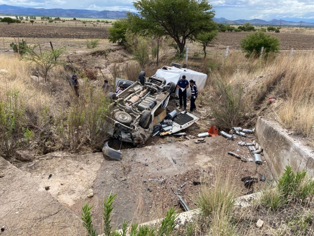 Muere conductor de camioneta en accidente
