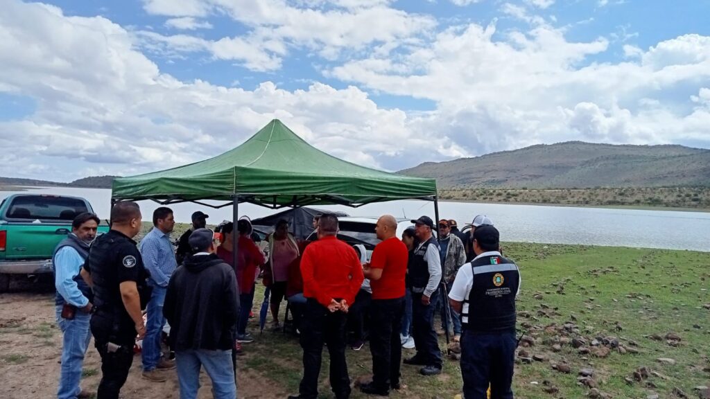 Cayó al agua de la presa y lo sacaron sin vida