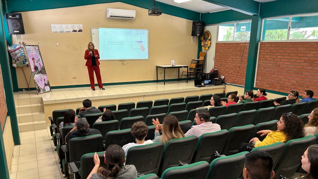 Imparte conferencia “Un Nuevo Comienzo”, para padres de familia de COBAED 27