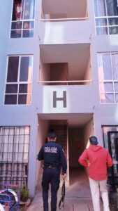 Trasminaba sangre de vecino muerto en departamento superior