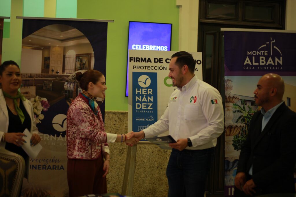 CNOP firma convenio con Funerales Hernández