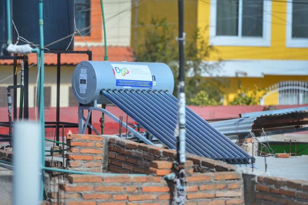 El programa de calentadores solares continuará en Nuevo Ideal hasta el fin de la administración