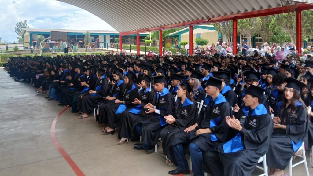Una gran generación de estudiantes; egresan 222 alumnos de COBAED 27