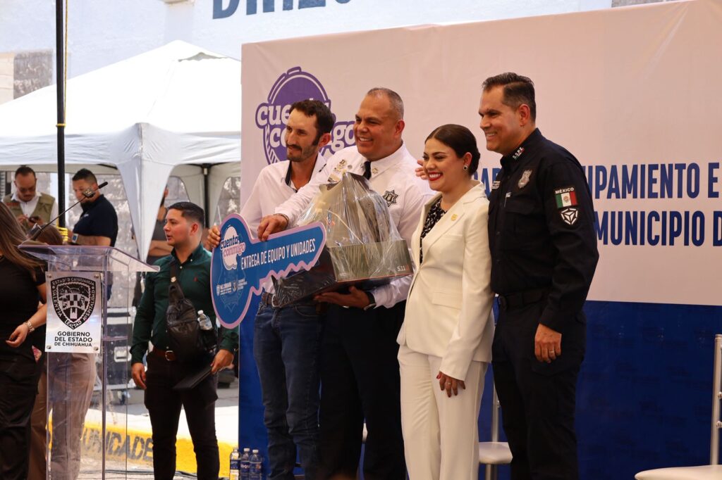 Fortalecen seguridad en Balleza con nueva unidad y equipamiento para agentes municipales