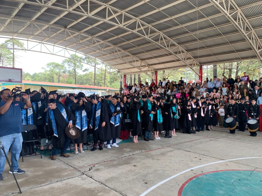 Egresan con orgullo alumnos del COBAED 28 en El Salto