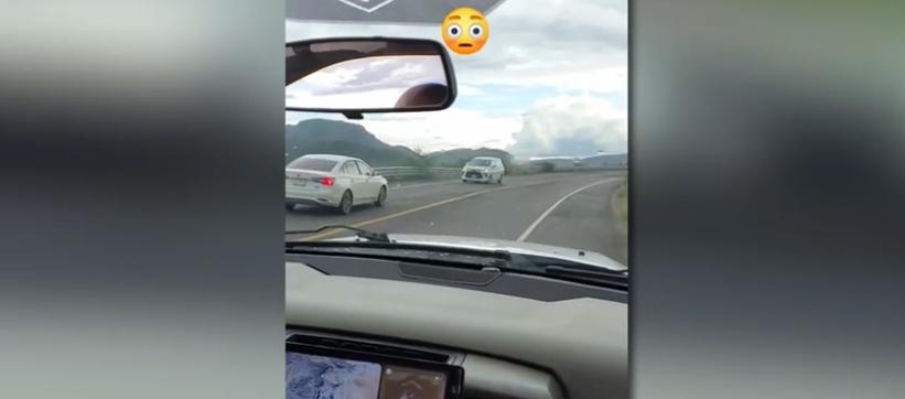 Conductor ebrio invade carril y para a media carretera (video)