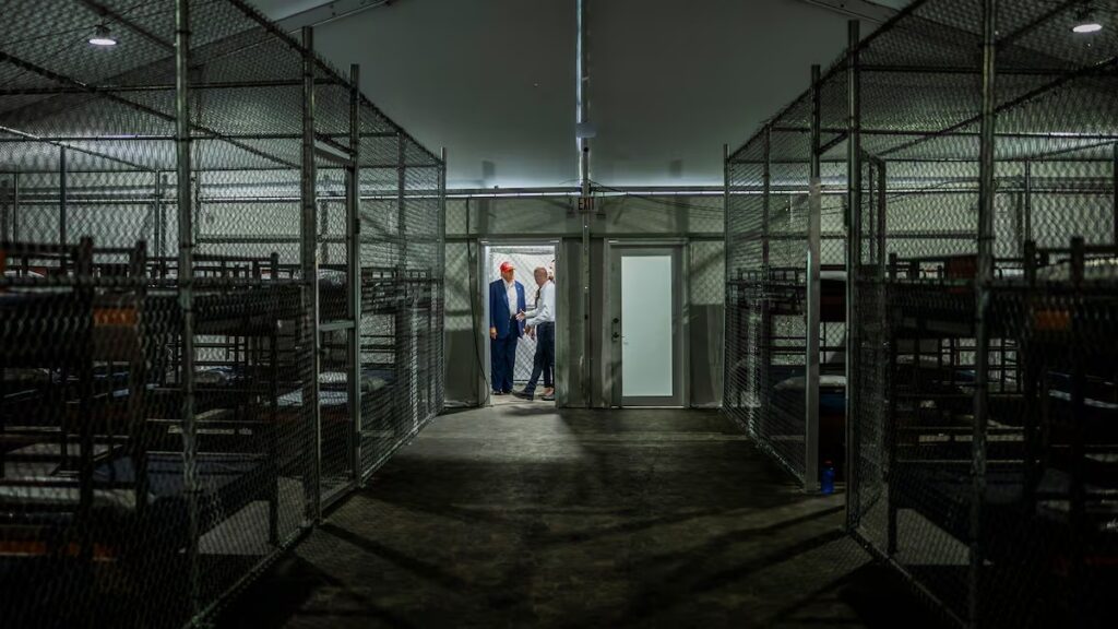Migrantes describen el infierno que es estar en Alligator Alcatraz: Calor asfixiante, insectos y comida en mal estado