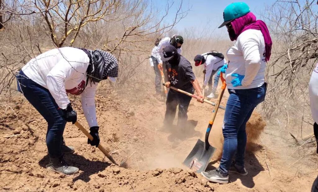 Madres Buscadoras hallan campamento y fosas clandestinas en Hermosillo