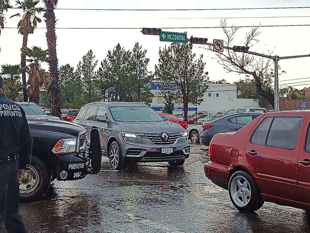 Se registraron afectaciones por fuerte lluvia en la capital