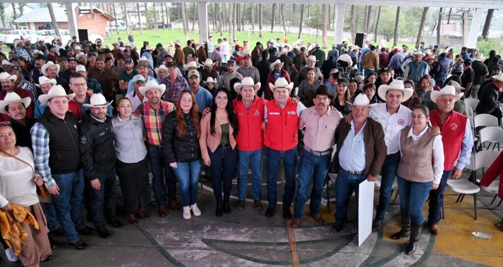 Esteban entrega semilla y refuerza economía del campo
