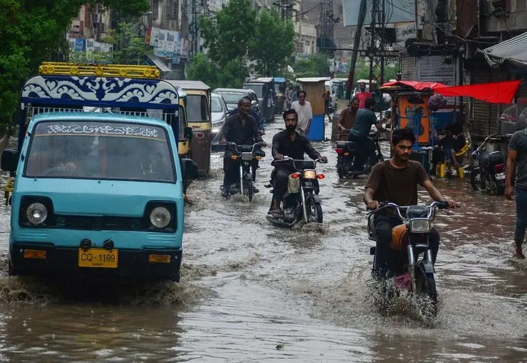 Suman más de 100 muertos por fuertes lluvias e inundaciones en Pakistán