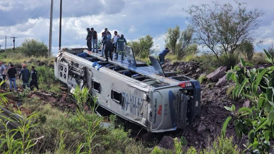 Vuelca autobús que venía de Aguascalientes a Durango