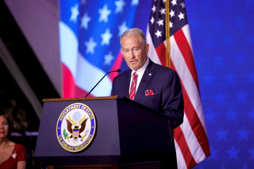 Embajada de China en México acusa a Ronald Johnson de difamación