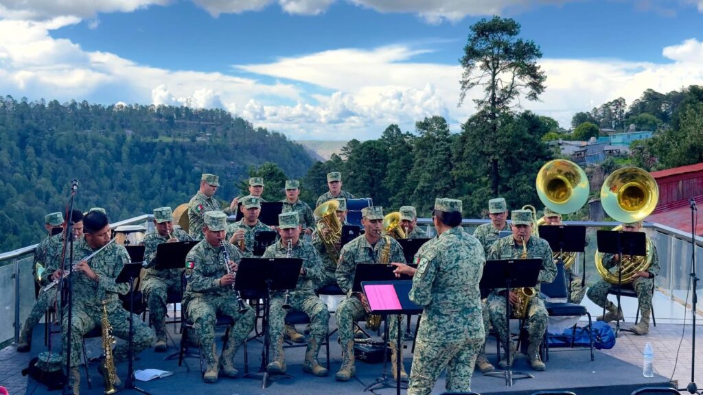 Banda Militar llena de música y alegría El Salto