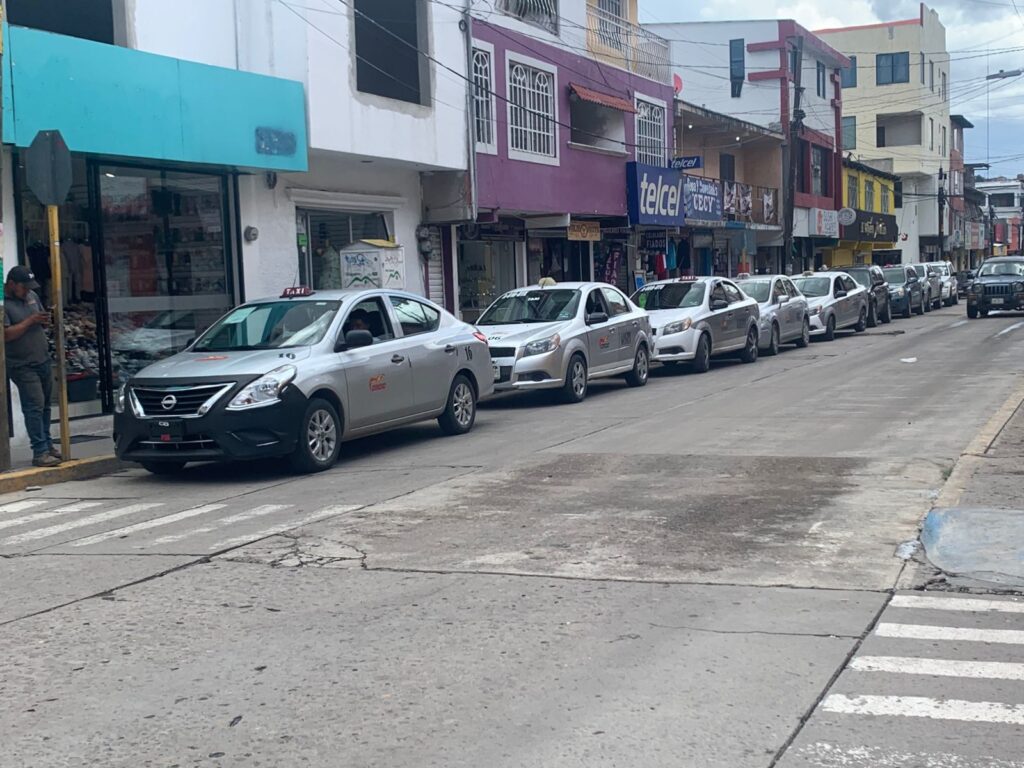 Denuncian a taxistas por conducir en estado de ebriedad