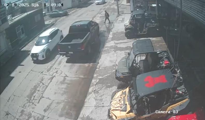 Camioneta arrolló a peatón y lo dejó grave (video)