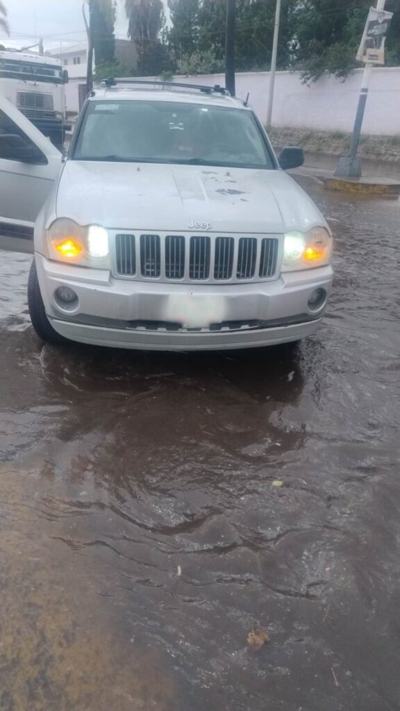 Encontró el cuerpo de su esposo en camioneta Cherokee