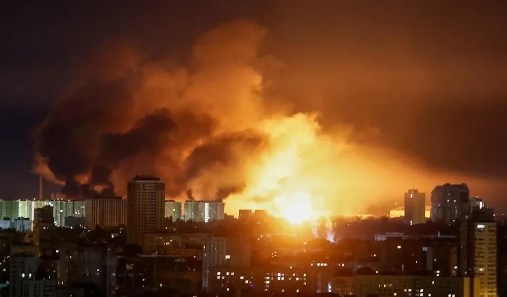 Explosiones sacuden varias ciudades de Ucrania durante la noche del domingo
