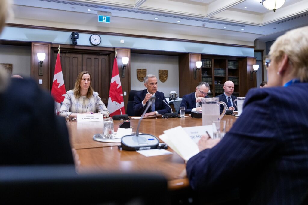Carney se reúne con senadores de EE.UU. para evitar aranceles del 35 % a Canadá