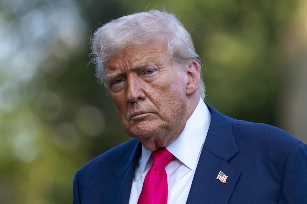 Trump vs prensa, excluyen de gira presidencial a reportera del Wall Street Journal por caso Epstein