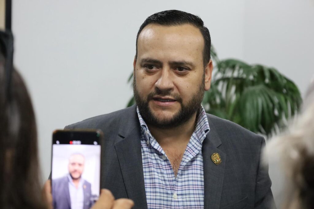 Reconoce Arturo Medina coordinación entre Maru Campos y Federación para atender Guadalupe y Calvo.