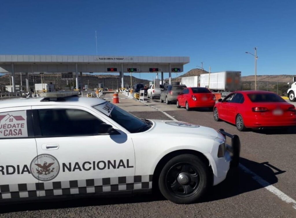 Familia cayó a barranco en la supercarretera a Mazatlán