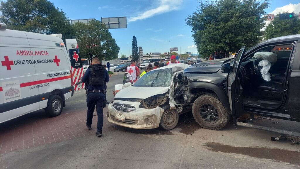 Carambola frente a la camionera dejó un muerto y tres heridos