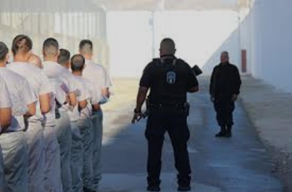 Familiares denuncian restricciones en el Cereso de Parral
