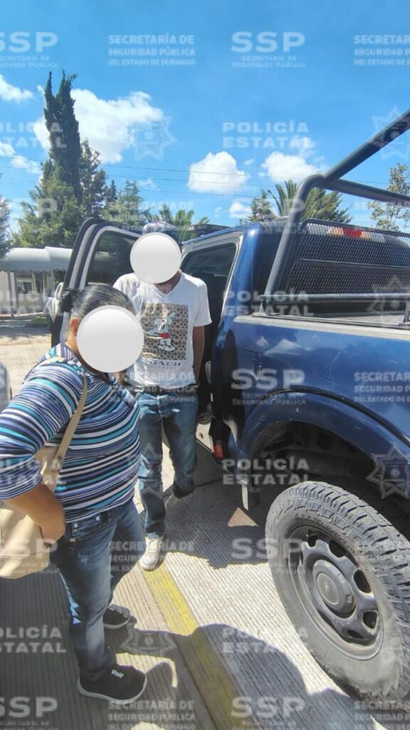 Pide ayuda a policías para que sometan a su hijo