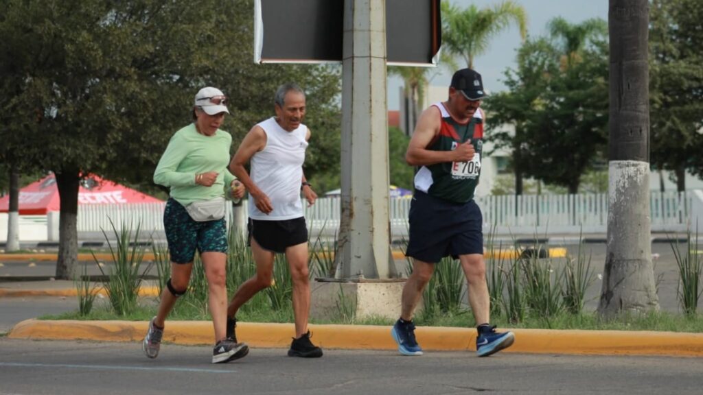 Reconocen al atleta Sergio “Chito” Páez por representar en competencias a Nombre de Dios