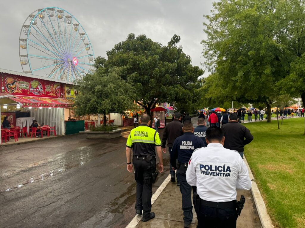 Con presencia policiaca las familias duranguenses viven la feria