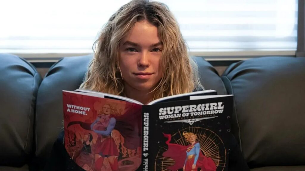 James Gunn muestra el primer póster de Supergirl y adelanta que su protagonista será «un completo desastre»