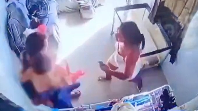 VIDEO: Mujer asesina a su expareja mientras sostenía a su bebé
