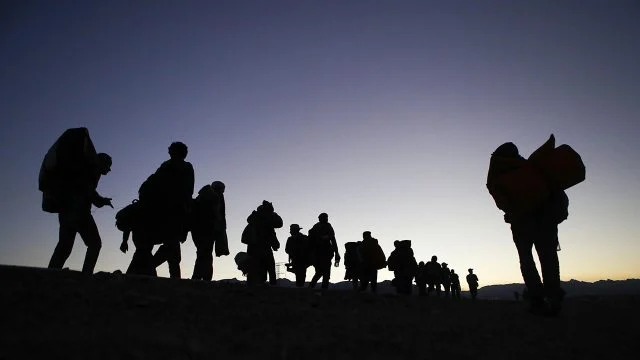 SRE lanza guía para proteger a migrantes ante redadas en Estados Unidos