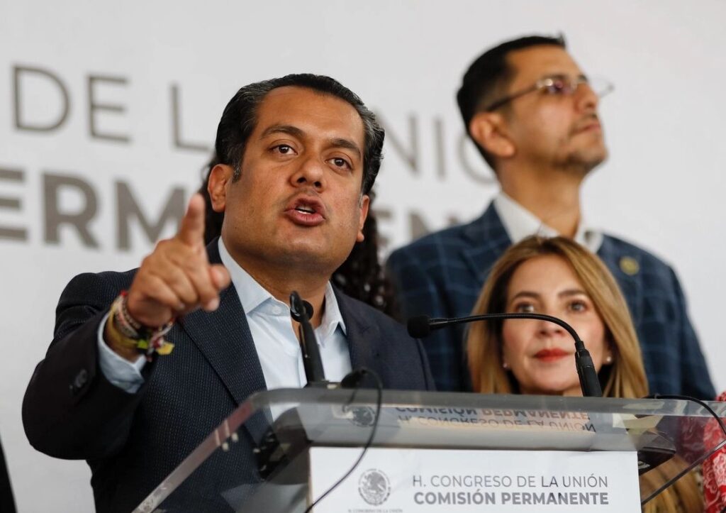 Gutiérrez Luna denuncia «Campaña Negra» de Claudio X. González contra su esposa