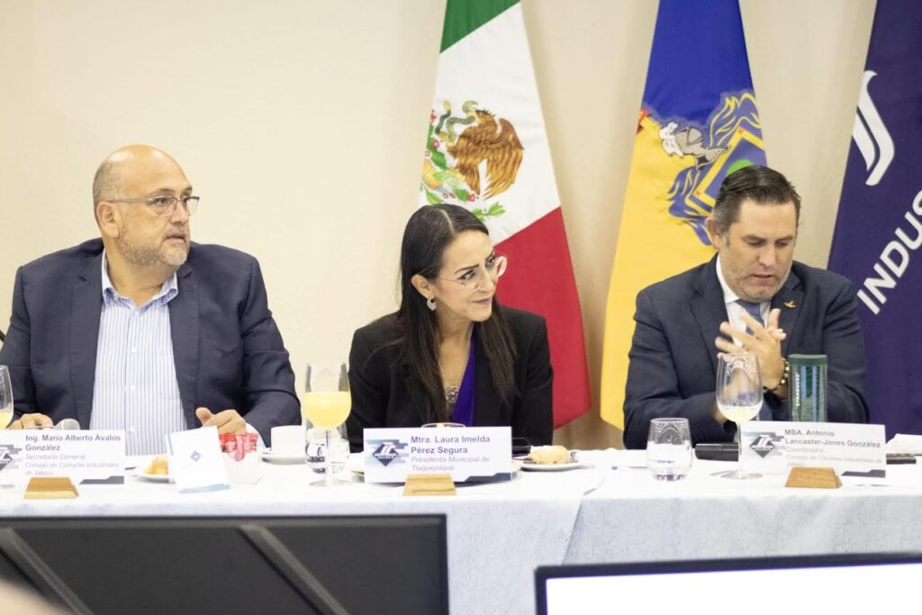 Laura Imelda Pérez Segura dialoga con industriales jaliscienses